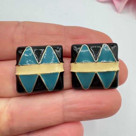 Vintage Geometric Enamel Earring Lot Retro 80s 90s Mod Runway Chic 4 Pair Fun - Picture 7 of 12